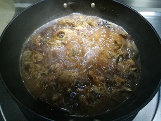 15、红烧小羊肉,10分钟后翻炒一下，防止粘锅。