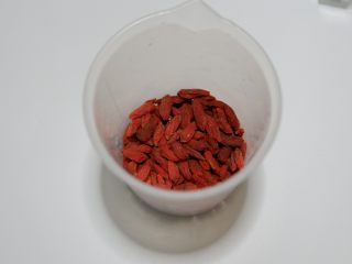 7、阿胶糕固元膏,枸杞称重好