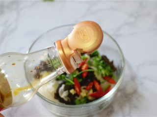 10、凉拌双耳,加生抽