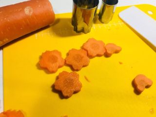 6、家庭版零失败味千拉面,胡萝卜装饰