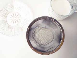 6、芒果西米露,将煮好的西米捞出，沥净水分，用凉开水冲洗一下