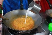 9、清迈面,倒入剩下的半杯椰浆。