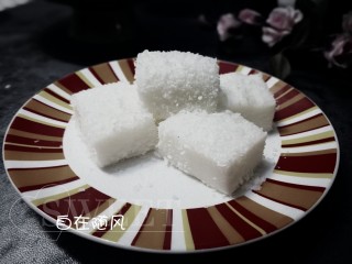 19、家宴甜点～双色奶冻小方,来一张椰丝奶冻