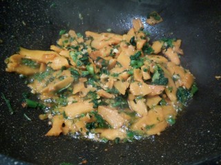 13、#甜味#农家小炒 南瓜与南瓜叶的相遇,加一勺盐,鸡粉调味