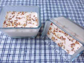 11、牛奶花胶冻-吃了这款甜品，人比花娇,冰箱冷藏一晚就变成牛奶花胶冻啦