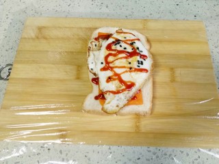 8、三明治,一层土司、一层胡萝卜、一层鸡蛋。