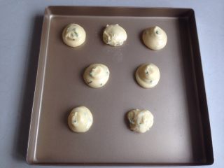 9、香葱麻薯面包,挤在不粘烤盘上