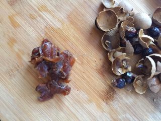 5、秋冬暖意下午茶－红枣奶茶,龙眼去壳去籽待用