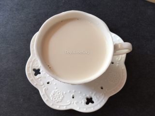 13、秋冬暖意下午茶－红枣奶茶,然后即可装杯食用（喜欢甜一点的可加入适量蜂蜜或白砂糖搅拌饮用）