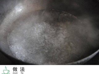 3、冰糖金桔,直到煮至冰糖融化