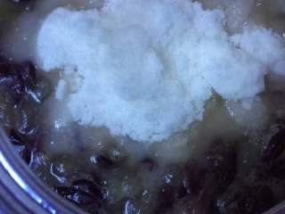 1、家庭自酿葡萄酒,5 夏天气温高，过二十一天葡萄酒就酿好了；如果气温低（低于三十度）可以多酿几天。要注意的是，酿的时间越长酒味越浓；葡萄酒酿好以后，放的时间越长，酒味越浓。