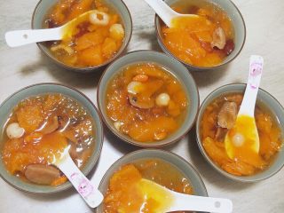 11、木瓜桂圆红枣燕窝羹,好了，一人一碗分了吧????