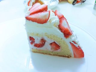 2、草莓炸弹慕斯蛋糕～独家配方,装饰你要的外形