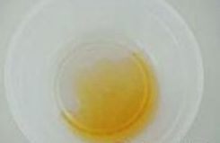 4、酸甜胭脂藕,4.拿一个容器，放蜂蜜。