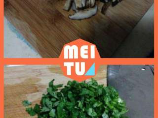 3、潮汕砂锅粥,香菇泡软洗净后切成丝。葱和香菜切碎备着