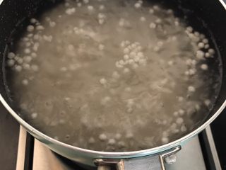 4、杨枝甘露,西米加一大锅水，小火煮