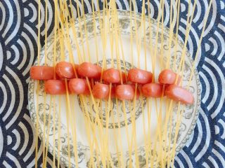 2、咖喱芝士热狗意面,全部穿完；