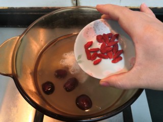 14、冬日暖心菜—酒酿丸子,加入枸杞