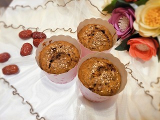 13、#家有烤箱#＋低卡红枣糕,香香的出锅了，感觉回到了大学