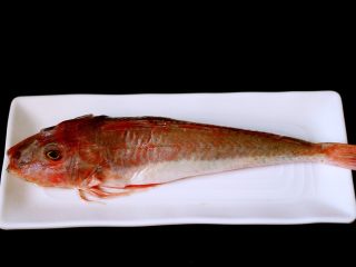 9、海鲜麻辣鸳鸯火锅,红蟹鱼去除五脏洗净备用