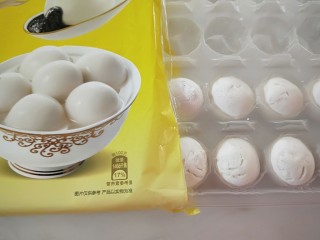 2、醪糟玫瑰黑芝麻汤圆,黑芝麻汤圆吃了一半了,在吃一次吧。