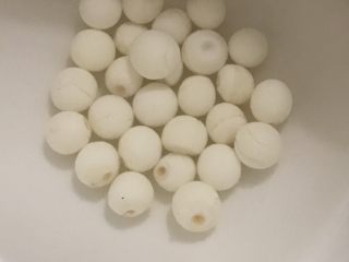 2、南瓜芡实羮,芡实浸泡到有裂纹状就可以煮了,容易煮熟。不浸也可以延长煮的时间就行。