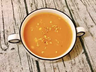 12、南瓜芡实羮,洒上些桂花就可以吃了,非常细腻润滑,还有桂花的甜香。