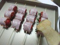 5、培根番茄卷,正反面刷上油