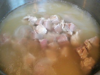 11、羊肉炖豆腐（附清汤羊肉）,讲羊肉块放入羊汤中。