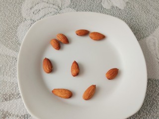 1、杏仁酥,大杏仁9个