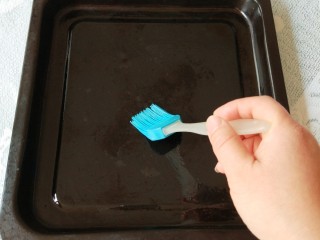 9、杏仁酥,烤盘刷油