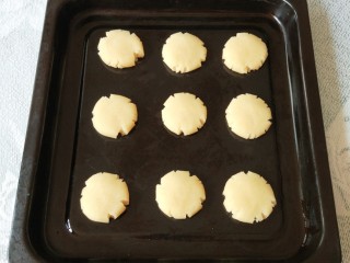 11、杏仁酥,再按扁