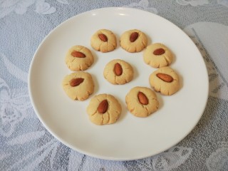 15、杏仁酥,彻底冷却后密封保存