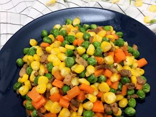 7、好看又好吃的西红柿盏,放入盘中备用