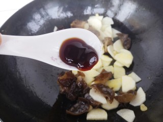 13、炒木耳山药,加一勺耗油