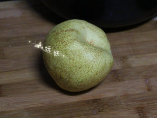 5、雪梨肉饼汤,雪梨一个，选择汁水多的，口感越甜越好。