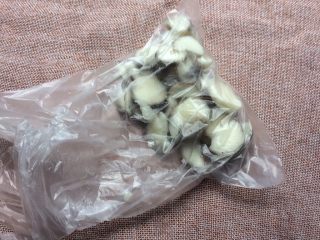 9、红枣山药糕,蒸熟的山药放入保鲜袋