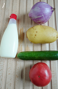 1、土豆沙律,准备好食材（牛奶忘记拍进去～）