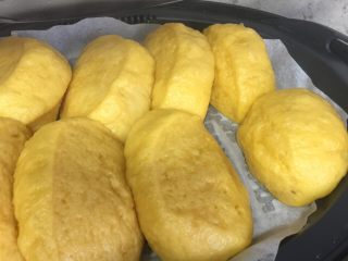 5、南瓜糯米刀切,发酵2小时(看室温定)，上笼蒸15分钟，闷3分钟，完成