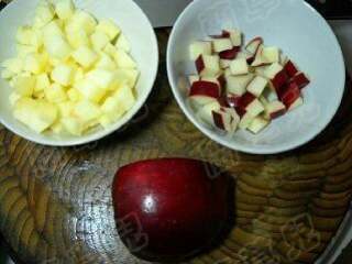 6、苹果鸡丁,苹果，蛇果去皮切丁