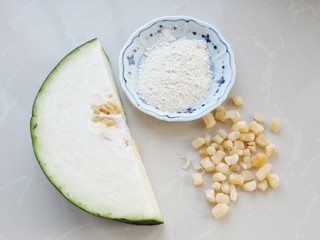 1、冬瓜干贝汤,准备好所需食材