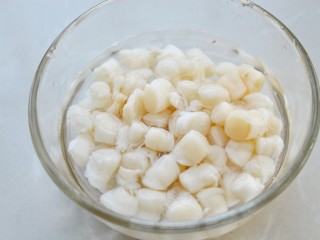 2、冬瓜干贝汤,干贝提前用温水泡软