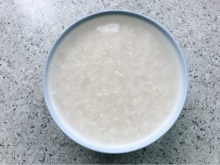 2、辅食计划+青瓜鸡肉粥,米先用水泡一会