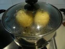 3、冰糖雪梨,3.上屉蒸15分钟左右。