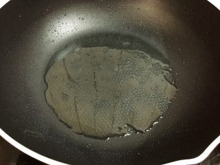 9、肉末豆腐,原锅倒入适量的食用油烧热