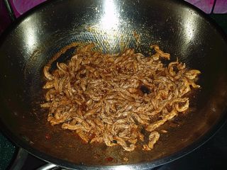 9、#食二星座# 酱爆牛肉丝,大火快速拨散