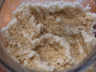 11、#咸味＃+塩麴製作,第3天，米粒已经化掉，出现较多的汁液。