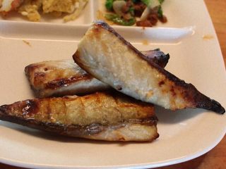 15、#咸味＃+塩麴製作,用塩麴腌过两天的烤鲭鱼。