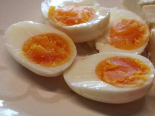 16、#咸味＃+塩麴製作,用塩麴腌过四天的白煮蛋。