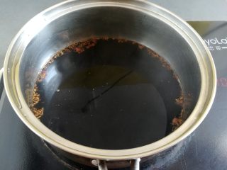 10、红糖冰凉粉,红糖彻底融化后关火，放凉后转入冰箱冷藏